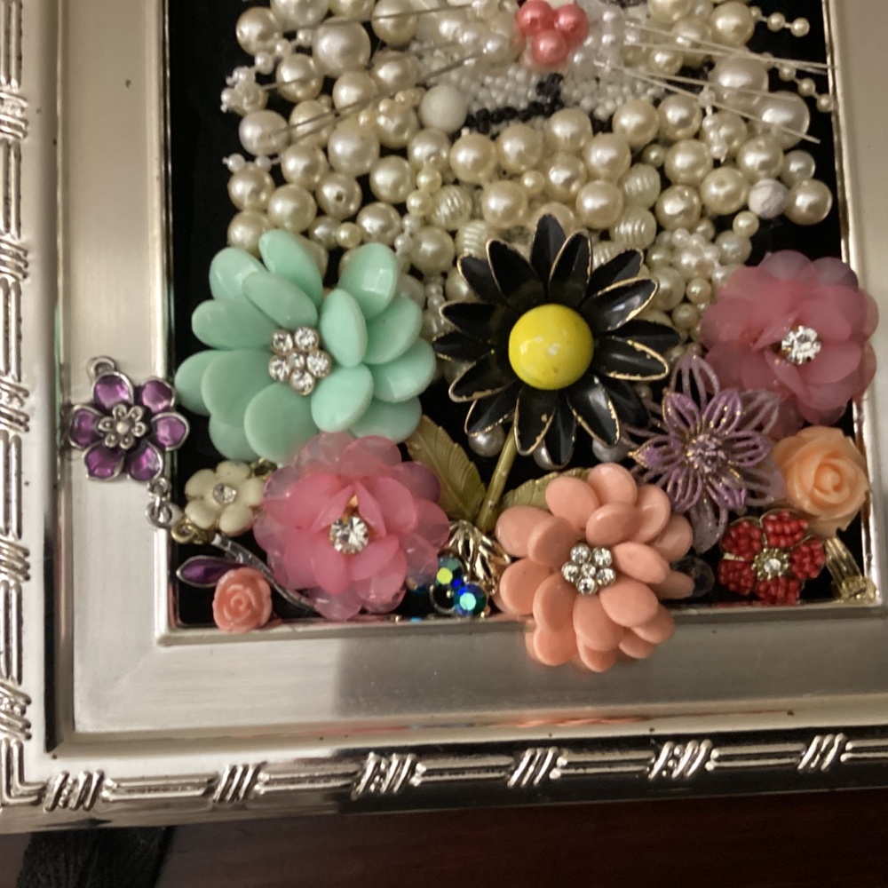 Handmade upcycled jewelry white pearl cat flowers silver frame blue eyes whisker - Picture 4 of 9